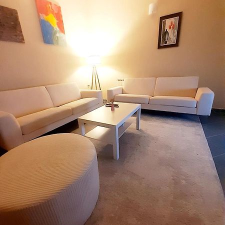 2 Bedroom Centre Apartment พอดโกริกา ภายนอก รูปภาพ