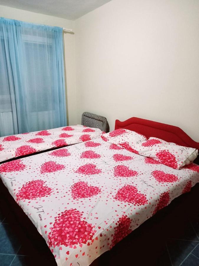2 Bedroom Centre Apartment พอดโกริกา ภายนอก รูปภาพ
