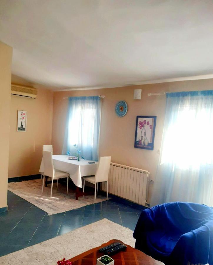 2 Bedroom Centre Apartment พอดโกริกา ภายนอก รูปภาพ