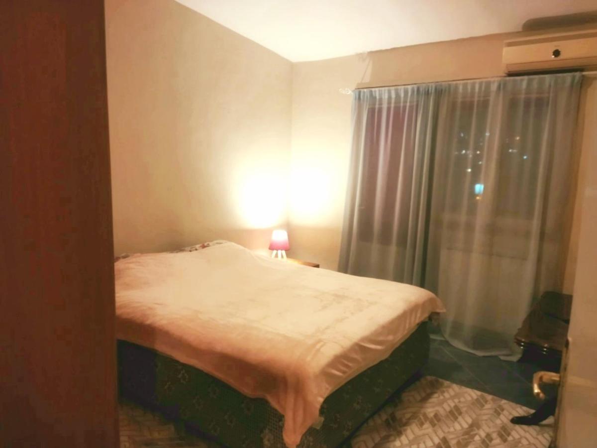 2 Bedroom Centre Apartment พอดโกริกา ภายนอก รูปภาพ