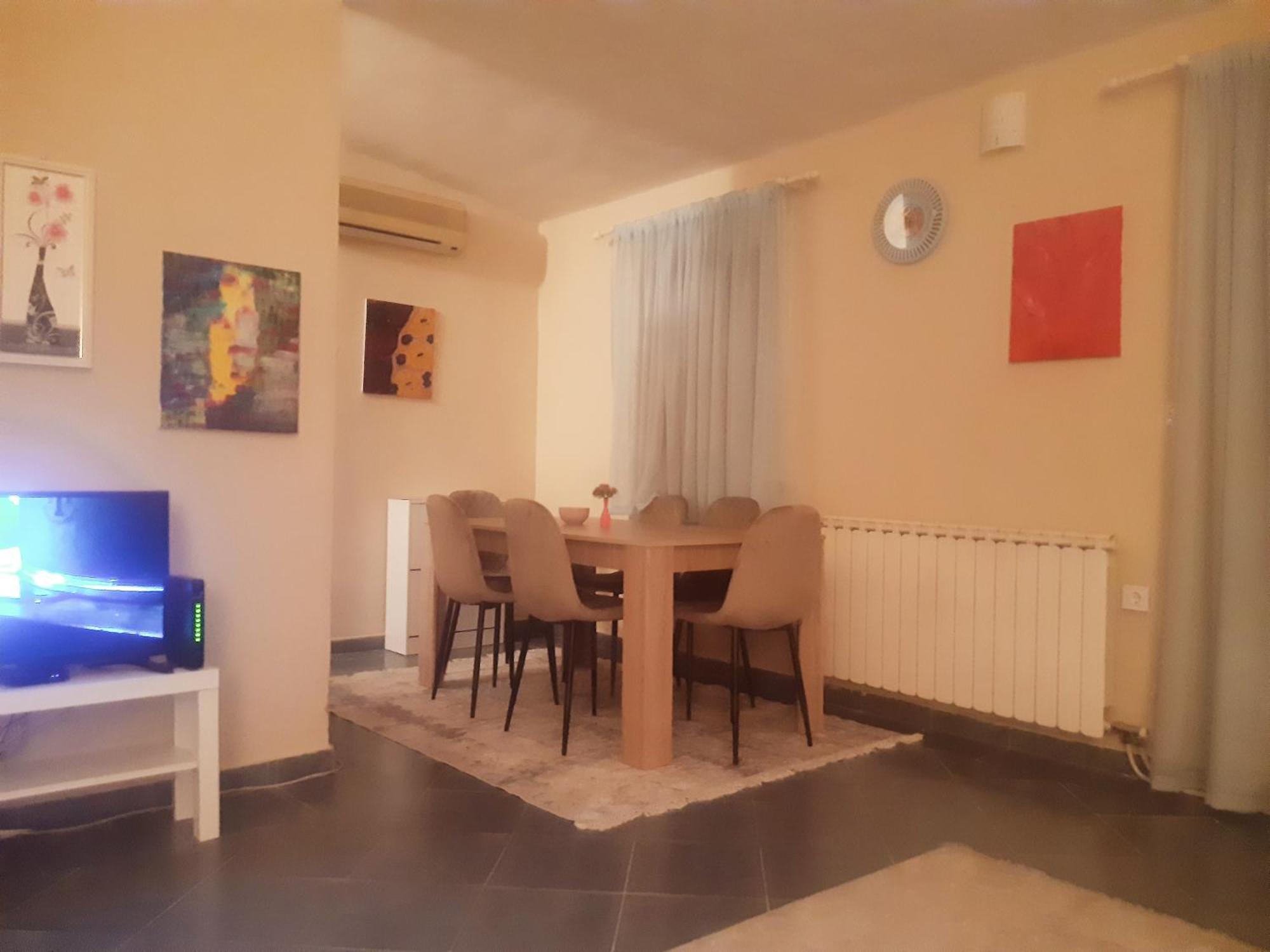 2 Bedroom Centre Apartment พอดโกริกา ภายนอก รูปภาพ